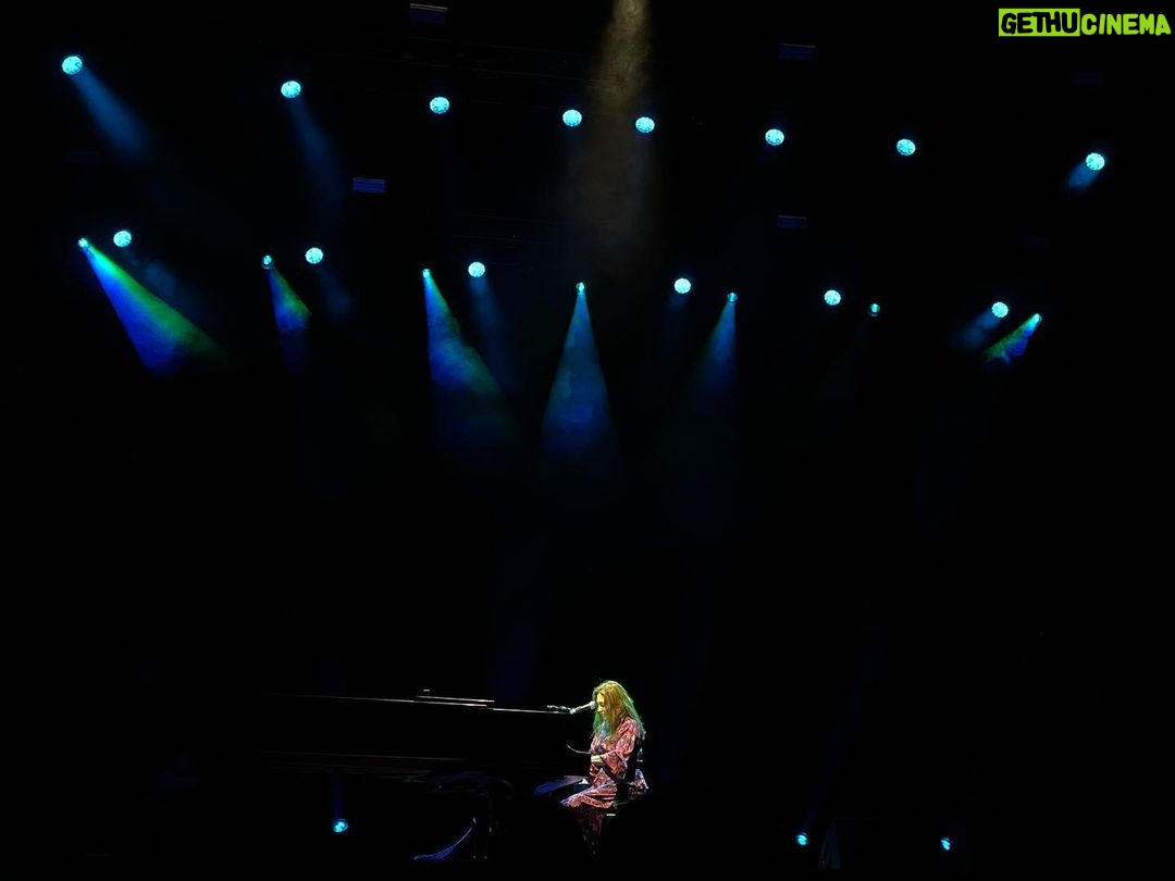 Amanda Seyfried Instagram - What a nice SHOW, @reginaspektor! Inspired our hearts last night. 💫💕
