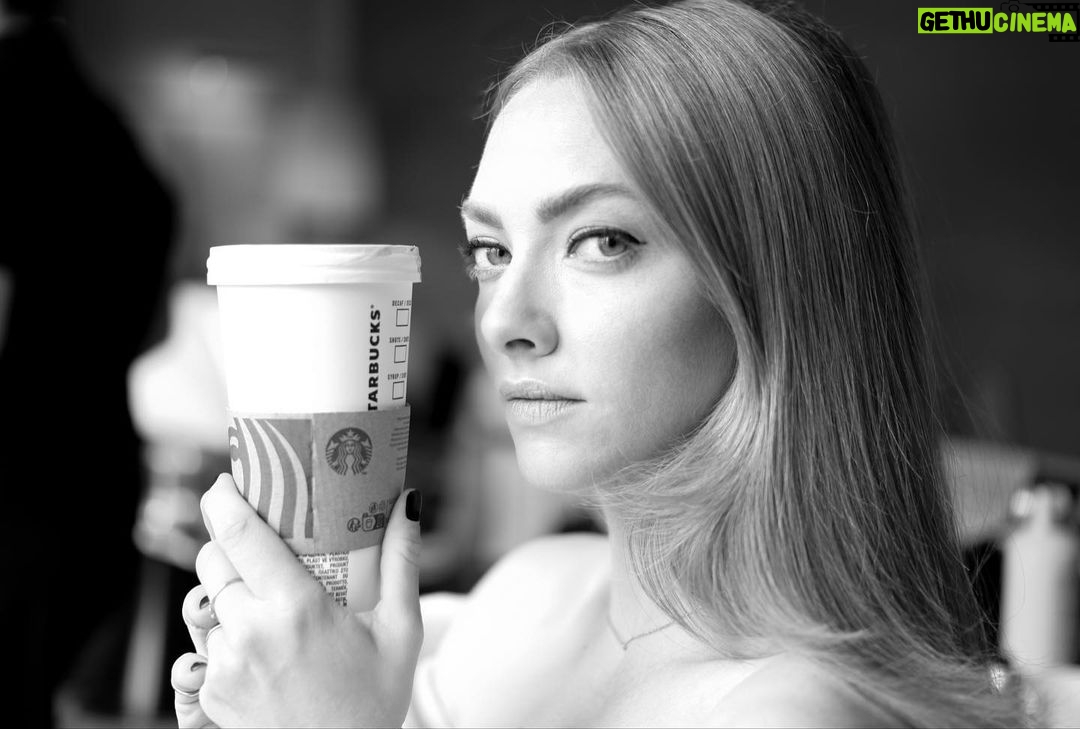Amanda Seyfried Instagram - American in Paris ☕️ 📷: @renatocampora