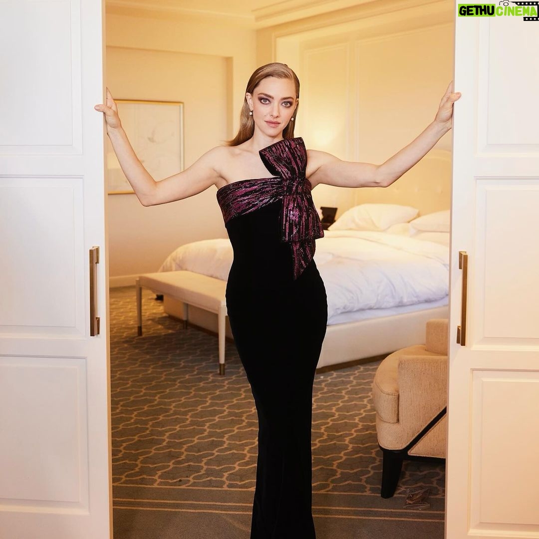 Amanda Seyfried Instagram - TEAM💞 📸 @marcus_mam