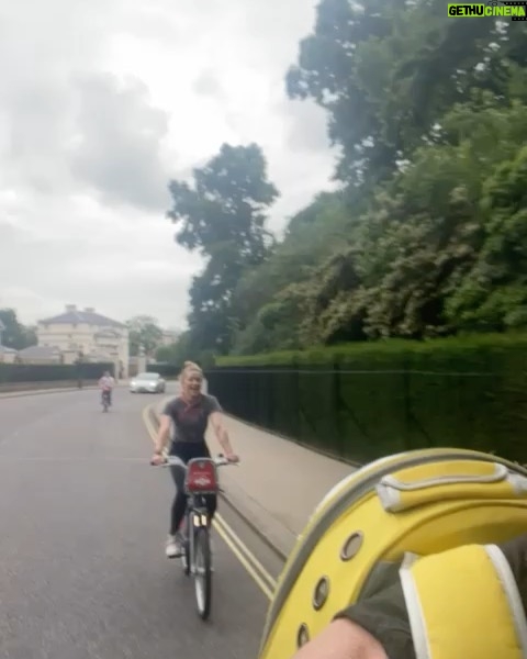 Amber Heard Instagram - Check out my new London whip 💂🏻♀️