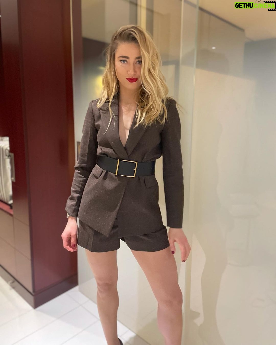 Amber Heard Instagram - About last night #lorealpfw #worthit