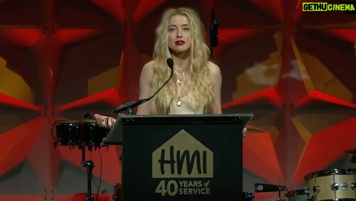 Amber Heard Instagram - Yesterday, today and tomorrow I have refused to choose to hide who I am for the sake of my career. Proud to be LGBTQ+ always. Throwback to this speech for HMI a few years ago #tbt #pridemonth #pride🌈 #pride2021