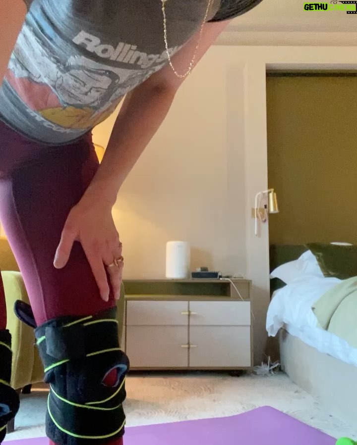Amber Heard Instagram - High kicks and endorphins. Final push! #aquaman2 💪🏻