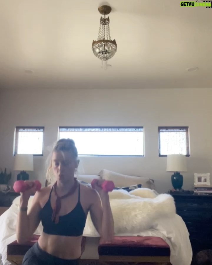 Amber Heard Instagram - Abs-olutely dying! #aquaman2