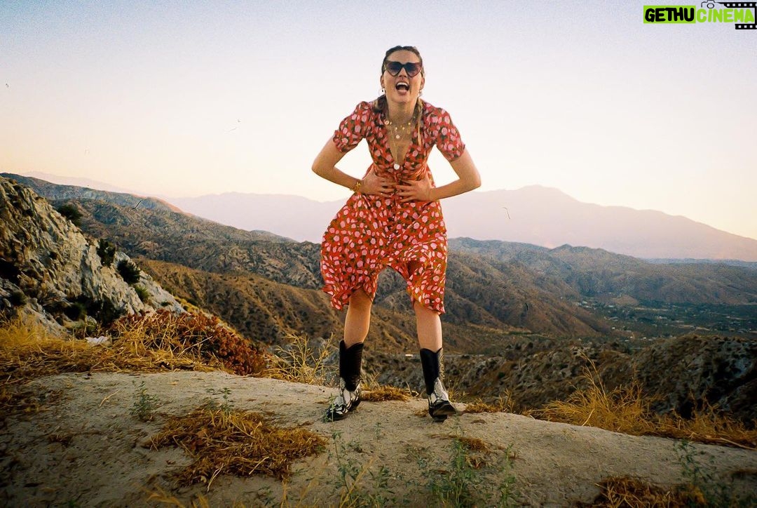 Amber Heard Instagram - Hi from this hillbilly 📸 @omgcort