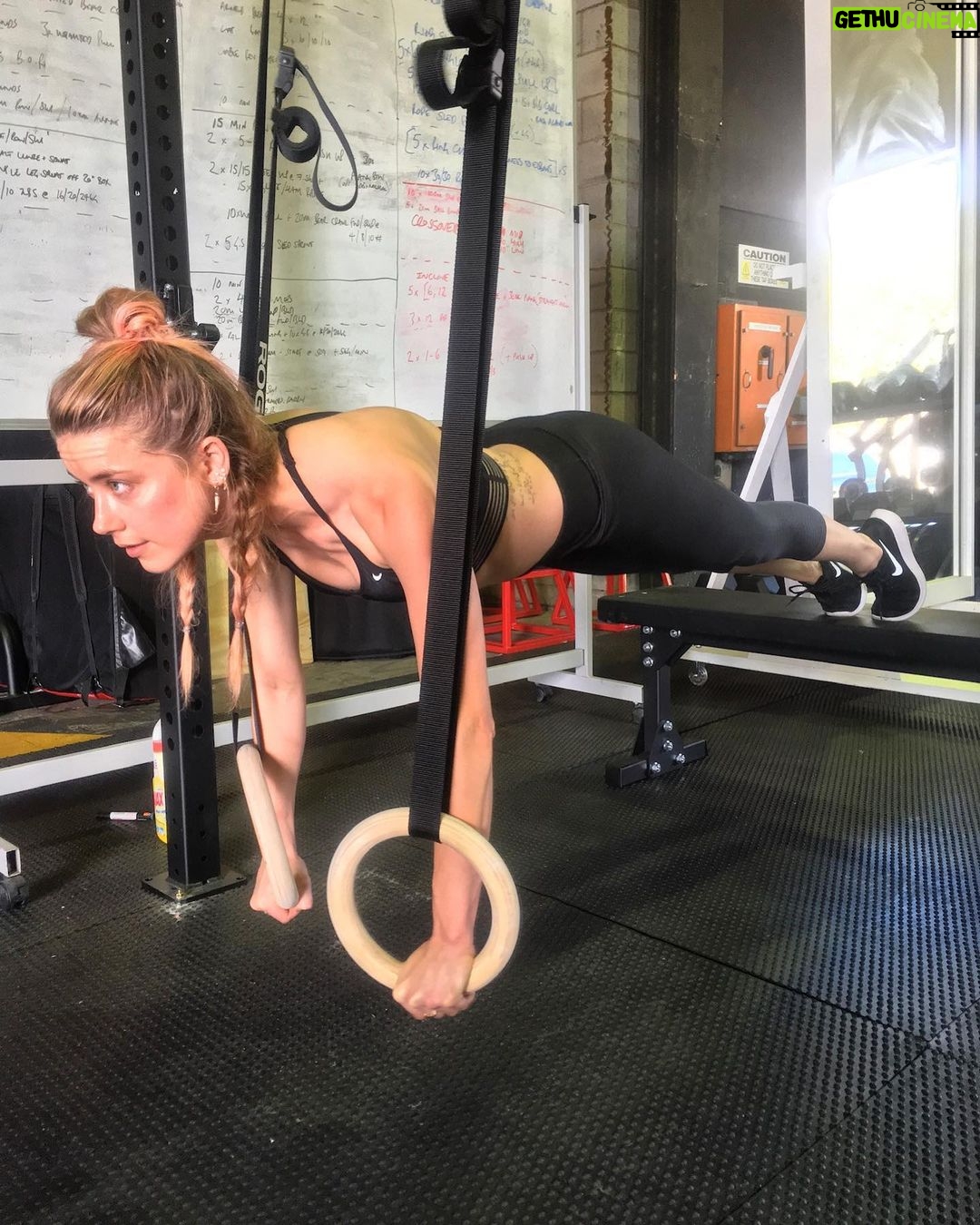 Amber Heard Instagram - Alexa, play “Pussy Talk” by City Girls 👯♀️💪🏻 #workoutsongs #aquaman2