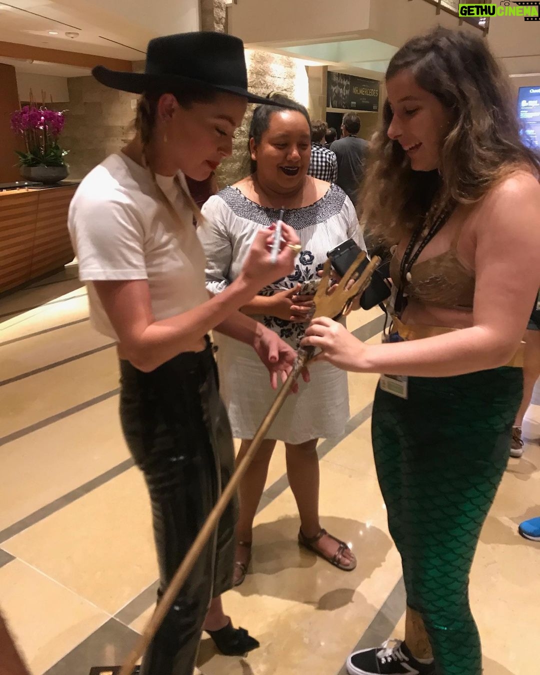 Amber Heard Instagram - The best part of being Mera is meeting everyone she inspires. Ready for round two? 🧜♀️