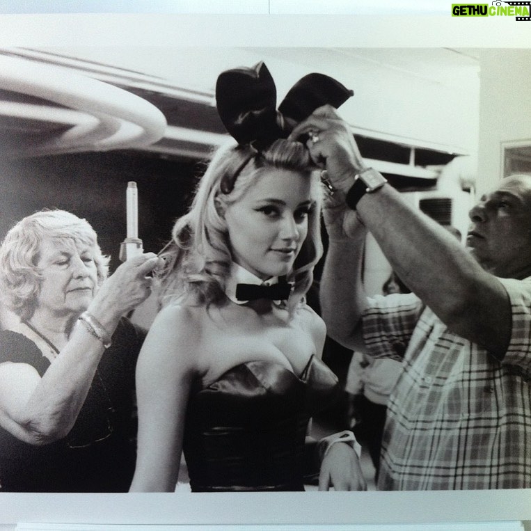 Amber Heard Instagram - Have a hoppy Easter 🐰🐰🐰 #throwback