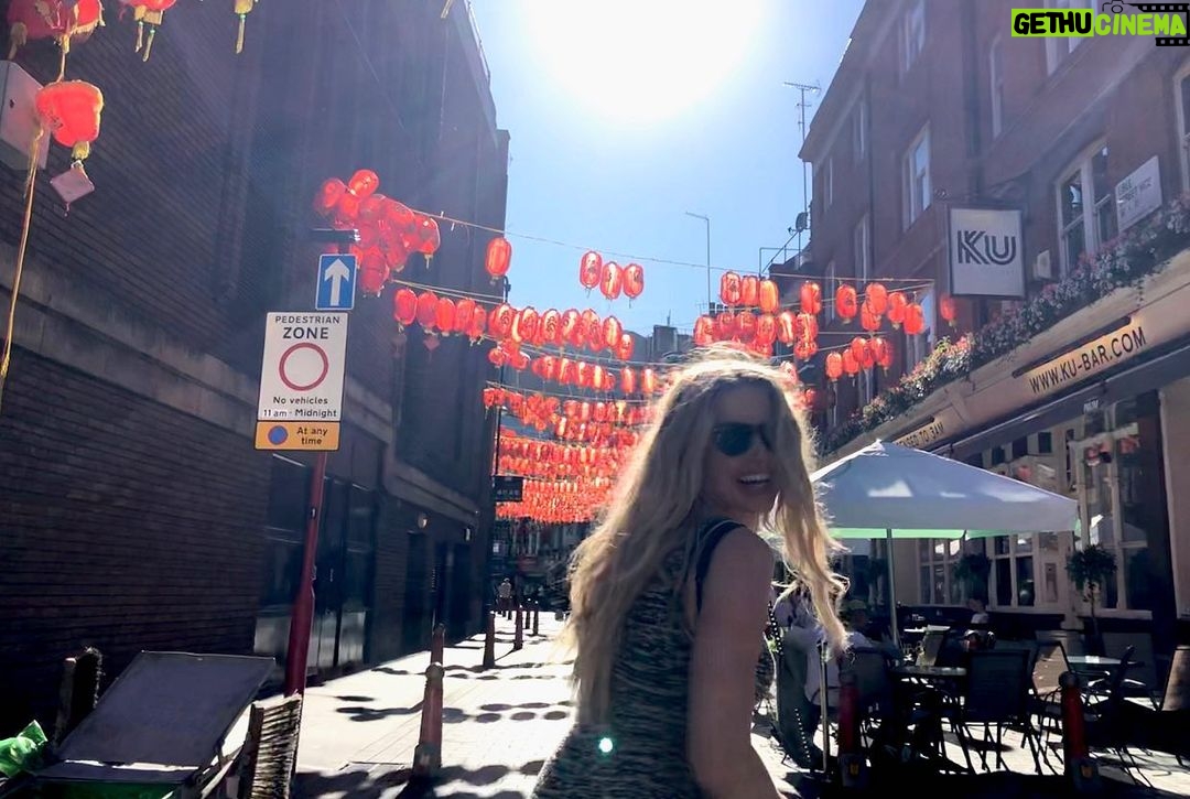 Amber Heard Instagram - Enjoying the UK sunshine..