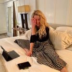 Amber Heard Instagram - Out of office. Working from bed today.