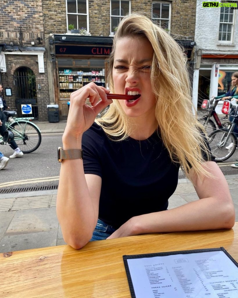 Amber Heard Instagram - How many days till the weekend?