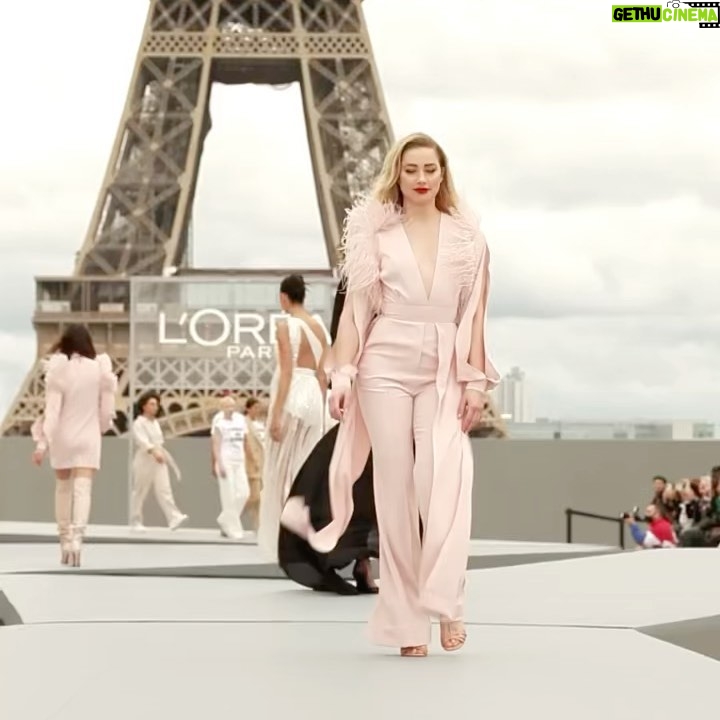 Amber Heard Instagram - Feels good to be back on that runway with my L’Oréal sisters #lorealpfw #worthit @lorealparis