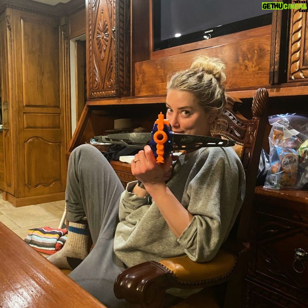 Amber Heard Instagram - Guarding my Goldfish
