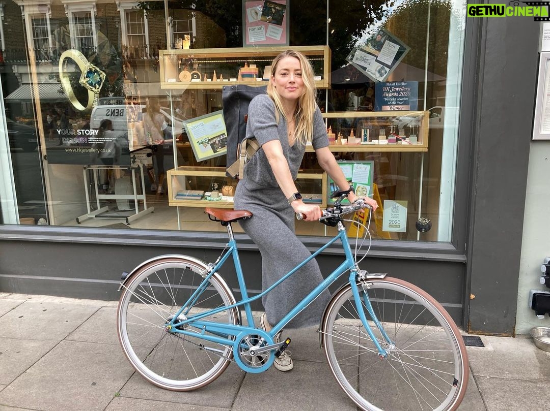 Amber Heard Instagram - New wheels 🚲🚲🚲