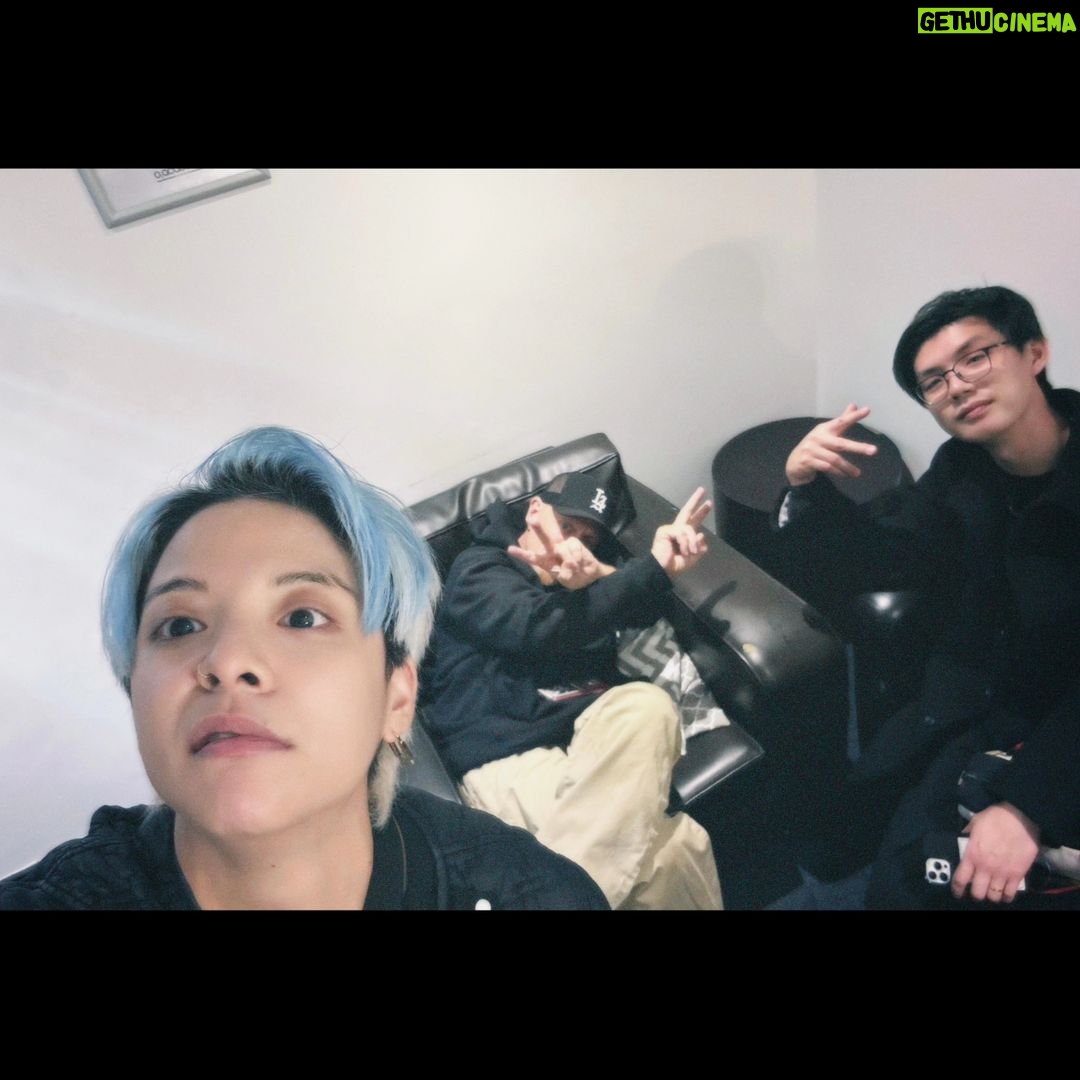 Amber Liu Instagram - NMSS TOUR LEG 2 DONE!! It was so good being back in DC, always love my DMV peeps (NO IDEA WHY I WAS SO SHY THAT DAY๐งก๐) and wow LONDON, so grateful to have my first solo show EVER there with you guys and it was a great note to end leg 2 of this tour with you (i know i failed HARD on my hat throwing ๐ซฃ). Iโm gunna take some long ass naps and get some JackJack time in before the team and i head for LEG 3 in a couple of weeks. I KNOW SOME OF YOU HAVE BEEN TO EVERY STOP ON THIS TOUR PLEASE REST, I BEG U TO REST. ๐ NEXT STOP TOKYO FEB 20 โ๏ธ And to my amazing homies on the road with me: Sam, Jonah, Sid, Leo, Halima, Shik, Krispy and Austin. Love you guys and thankful to have been tired & sleepy together with you guys for the past two weeks with you guys. WE DID A THING AND WILL CONTINUE TO DO THINGS! 1, 2, 3, AUSTIN!! ๐ ๐ซ TICKET LINK FOR LEG 3 IN BIO ๐ซ