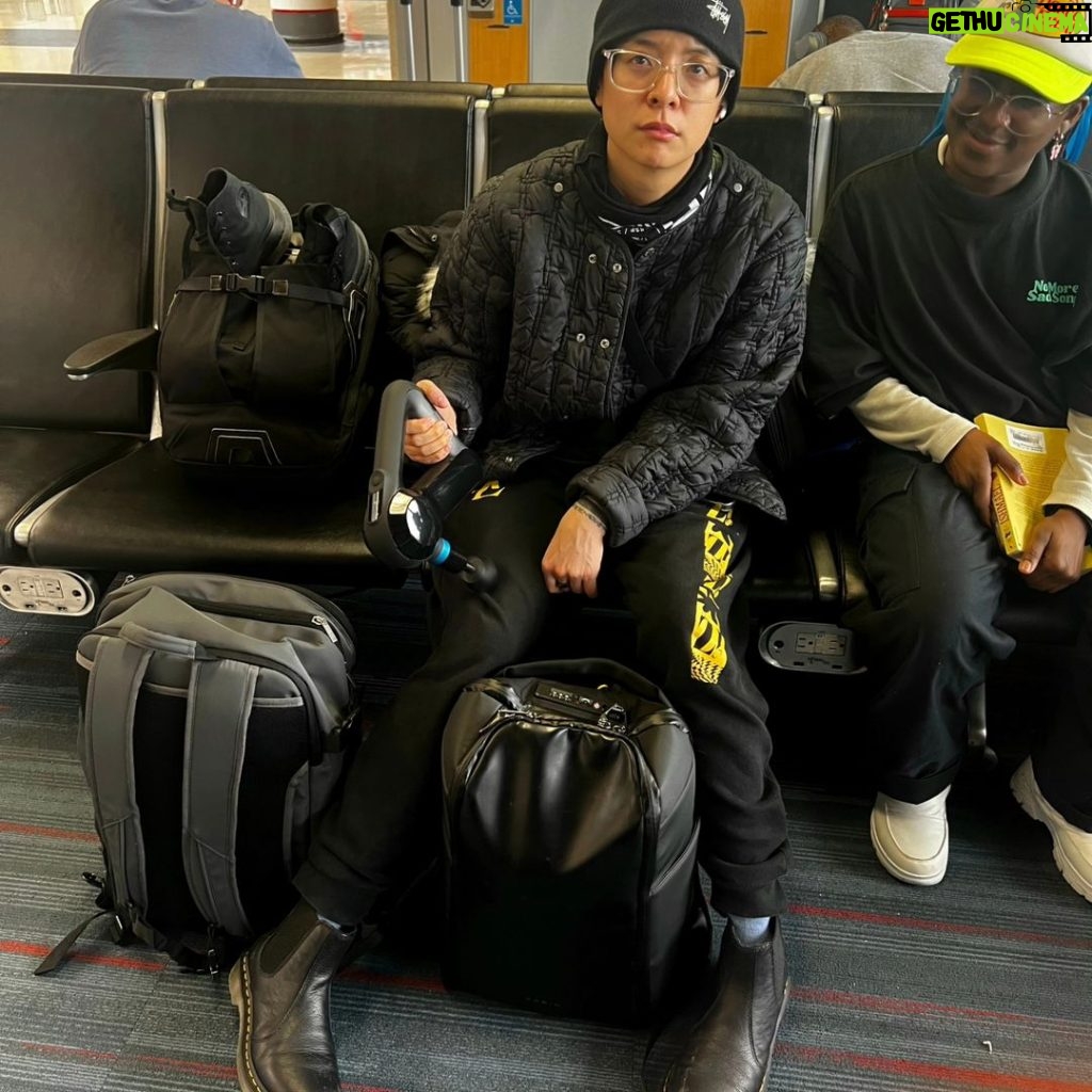 Amber Liu Instagram - Chicago, Thank you so much for being willing to brave the cold and still show the love! 🧡💛 NYC, see you tomorrow 👍 #NoMoreSadSongsTour