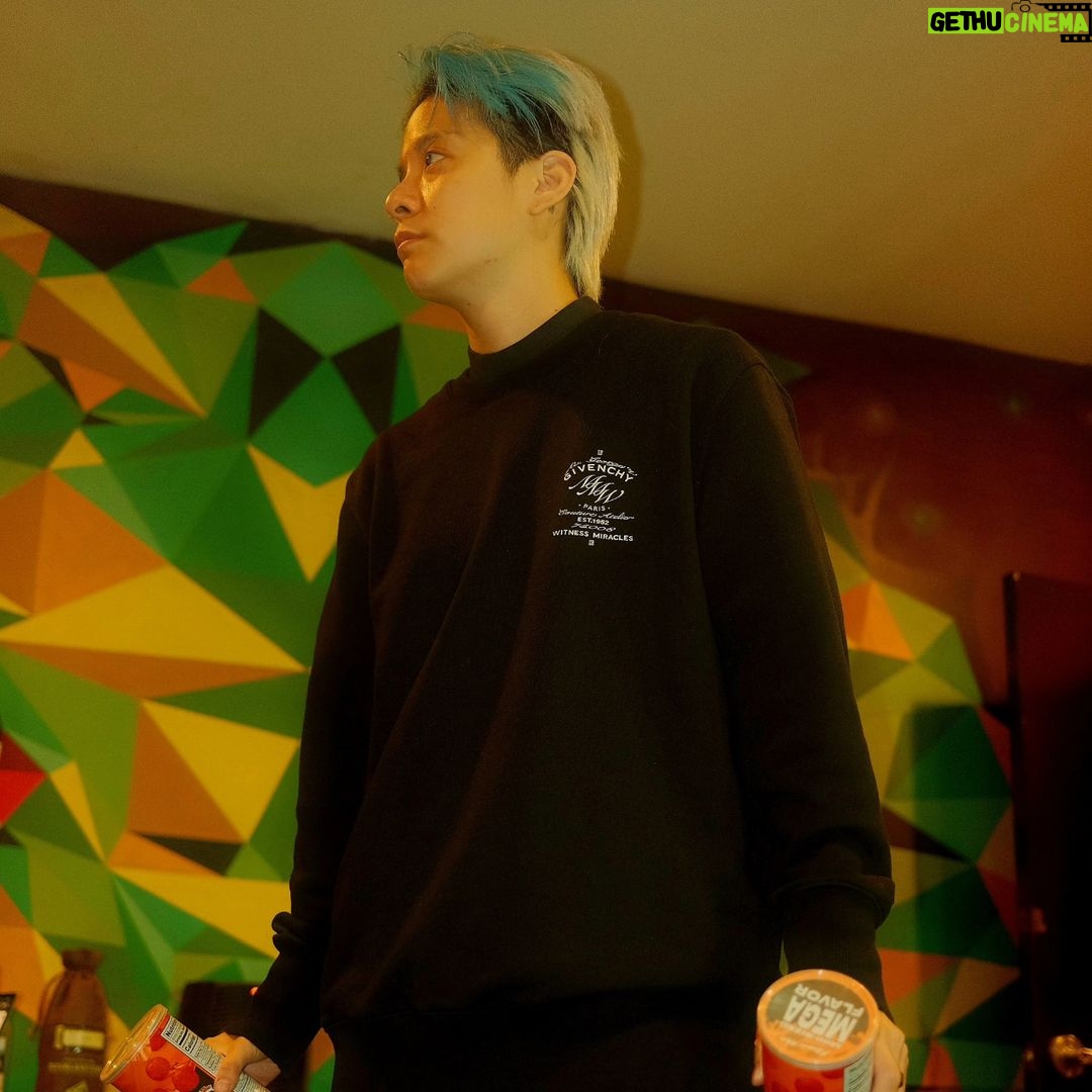 Amber Liu Instagram - Chicago, Thank you so much for being willing to brave the cold and still show the love! ๐งก๐ NYC, see you tomorrow ๐ #NoMoreSadSongsTour