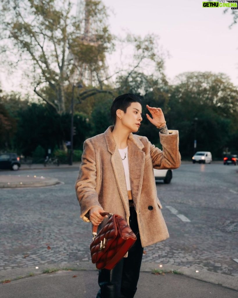Amber Liu Instagram - all in the details 🔎✨ @LouisVuitton @nicolasghesquiere #LVSS24