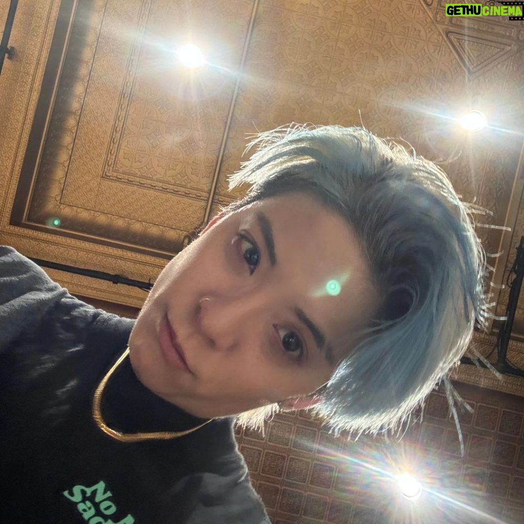 Amber Liu Instagram - NEW YORK CITY!!! That was a wild night 🧡💛 taught my keyboard player the “bend and snap” hair flip on stage, lost a shoe, and then danced in my socks the rest of the set, and guys!… “I DID A THING!!” 😉😉 thank you thank you! 🙏 please rest your voices, I swear a lot of you lost your voices yesterday 🤪 THANK U AGAIN! DC SEE YOU TONIGHT!! #nomoresadsongstour (swipe for more smiles from the road😁)