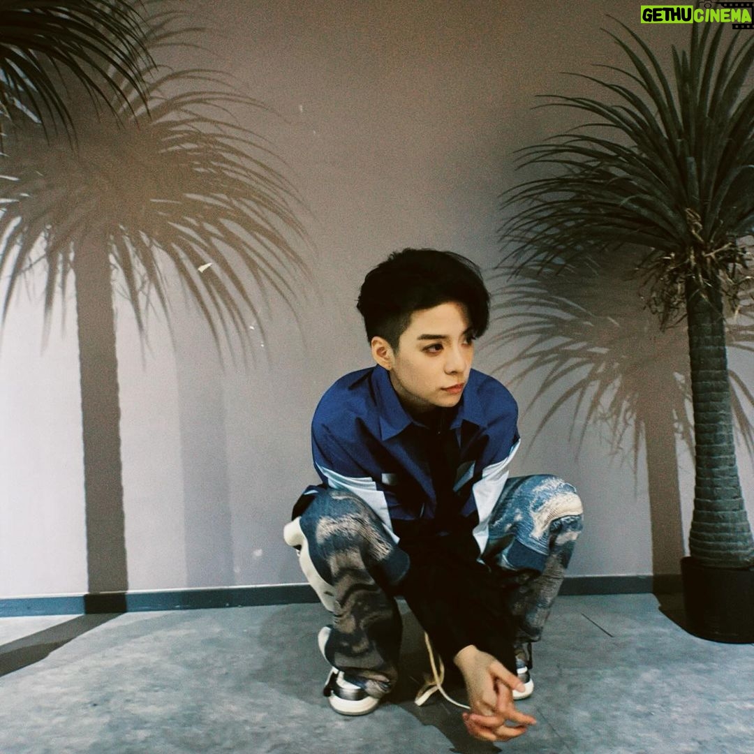 Amber Liu Instagram - JOIN THE SQUAT SQUAD 💠HAVE YOU DONE YOUR SQUATS TODAY?! 👊