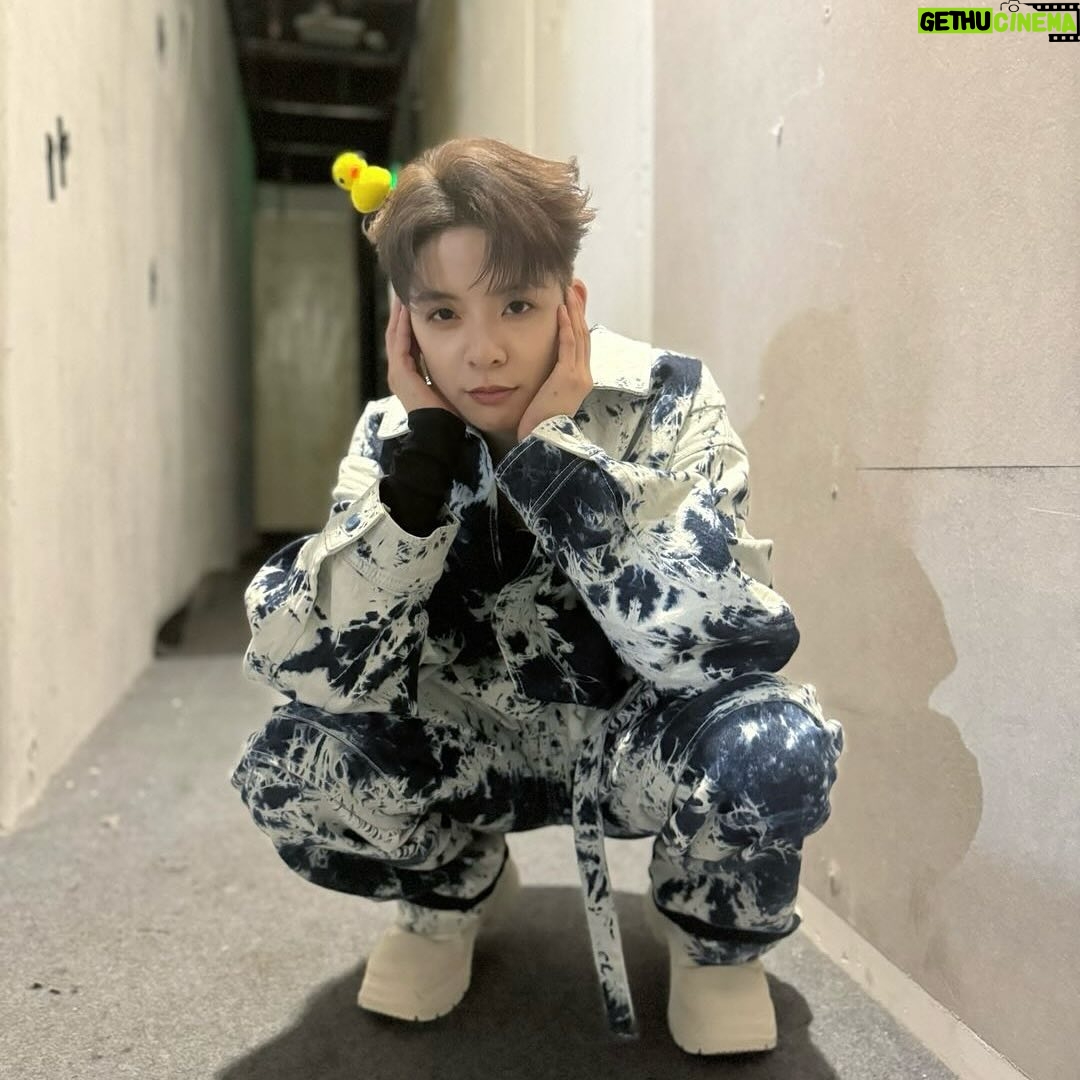 Amber Liu Instagram - JOIN THE SQUAT SQUAD 💠HAVE YOU DONE YOUR SQUATS TODAY?! 👊