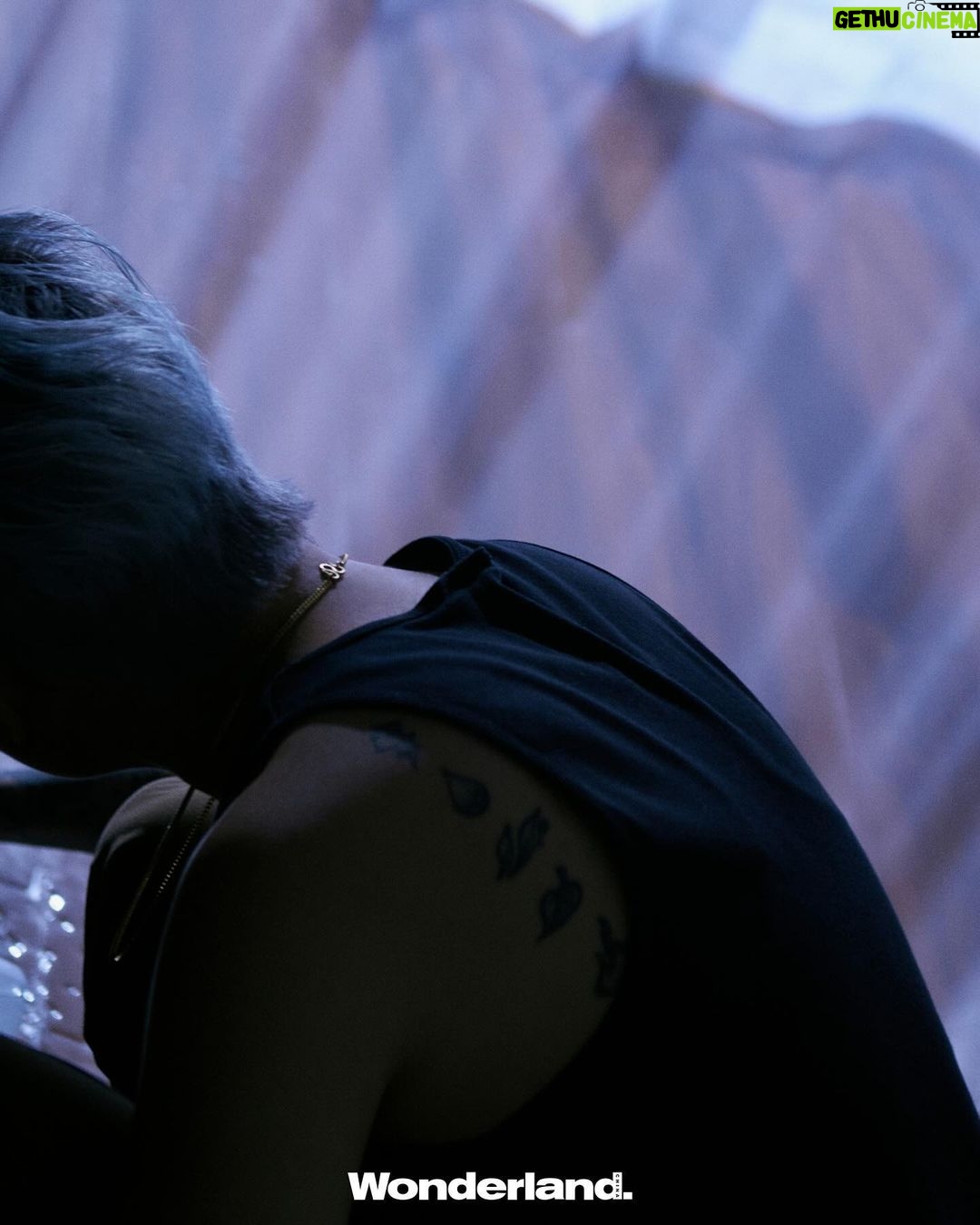 Amber Liu Instagram - sneak peek of the “hatemyself” music video. It was a pleasure working with @wonderland.china on this project. thank you helping me bring this to life 🙏 excited to share this one with you all 😌 “hatemyself” drops on 11.17 12AM EST 🎧 🔂 pre-save LINK IN BIO