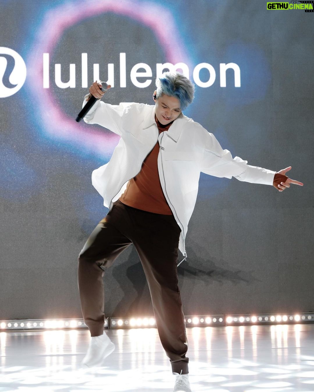 Amber Liu Instagram - what a night in shanghai with @lululemon 🤟 thank you always for your amazing energy and dancing with me 😎💃🕺 love you guys LEGGO~