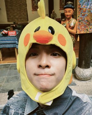 Amber Liu Instagram - awkward selfie dump 🐒🥸