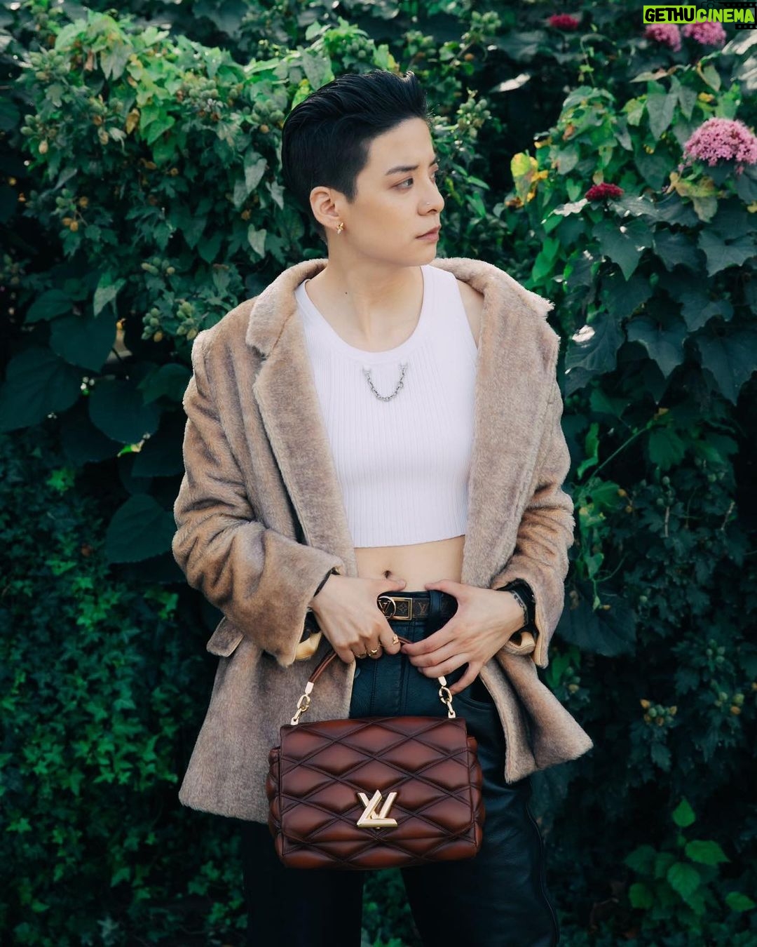 Amber Liu Instagram - all in the details 🔎✨ @LouisVuitton @nicolasghesquiere #LVSS24