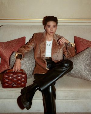 Amber Liu Instagram - paris🧡 @louisvuitton #LVSS24

📸:@jereminkang
🎥:@arthurpuu
💄:@lily_vanita
✂️:@shanicenoelhair