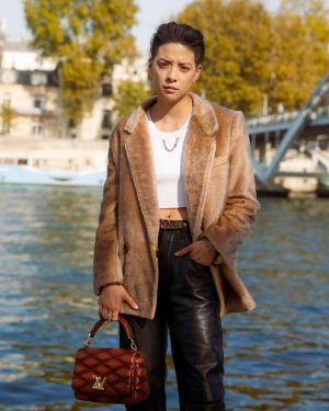 Amber Liu Instagram - paris🧡 @louisvuitton #LVSS24

📸:@jereminkang
🎥:@arthurpuu
💄:@lily_vanita
✂️:@shanicenoelhair