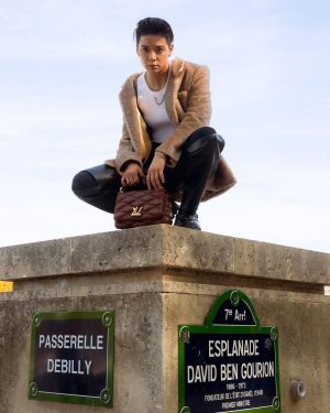 Amber Liu Instagram - paris🧡 @louisvuitton #LVSS24

📸:@jereminkang
🎥:@arthurpuu
💄:@lily_vanita
✂️:@shanicenoelhair