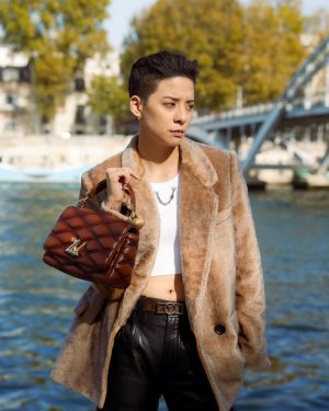 Amber Liu Instagram - paris🧡 @louisvuitton #LVSS24

📸:@jereminkang
🎥:@arthurpuu
💄:@lily_vanita
✂️:@shanicenoelhair