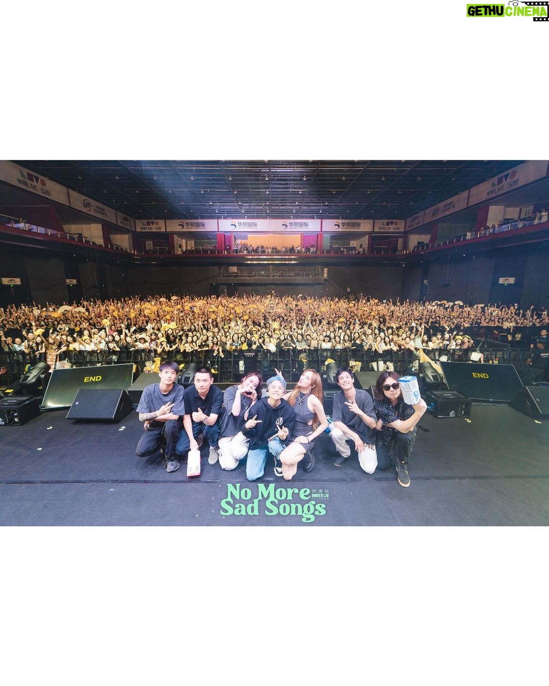 Amber Liu Instagram - Thank you Chengdu! Also big thank you to my sis @mjbaby0203 for coming out love you sm๐ผ๐ผ see you guys in Guangzhou ๐งก๐