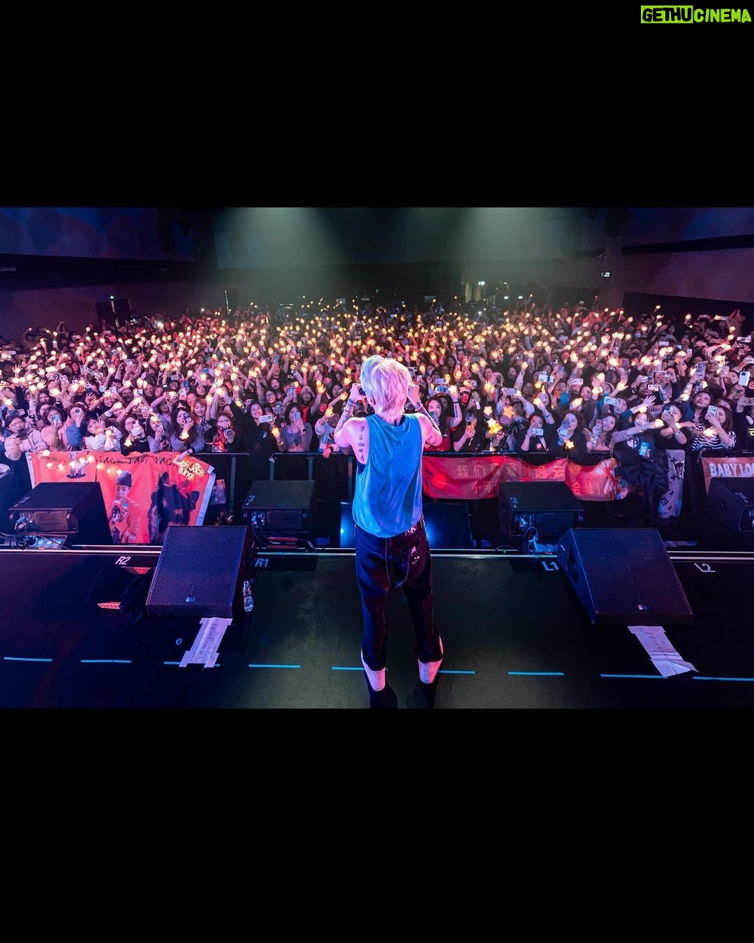 Amber Liu Instagram - NANJING!!! You guys really lit up the night AND IT WAS A TUESDAY!! I totally didnt choke on water again in the middle of a song π€π€ Im so thankful every night im able to perform and you guys always bring the energy ππ€ͺ we on stop 19 on this tour, LETS KEEP ROCKINGG!!! π€π€ CHONGQING YOUβRE UP NEXT!! #NoMoreSadSongsTour