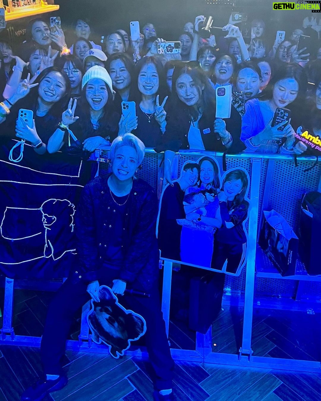 Amber Liu Instagram - CHONG QING!! THAT WAS SPICYYY!!! i love how after the show you guys start sending me all these photos of you eating hotpot… WHEN YOU TOLD ME I CAN’T HAVE ANY… 😭😤 Thank you for the love and for those awesome paper airplanes!!!… (and all the JackJack stickers😆) Thank you again for taking all my towels 💛🧡 SHENZHEN I WILL SEE YOU TONIGHT!!