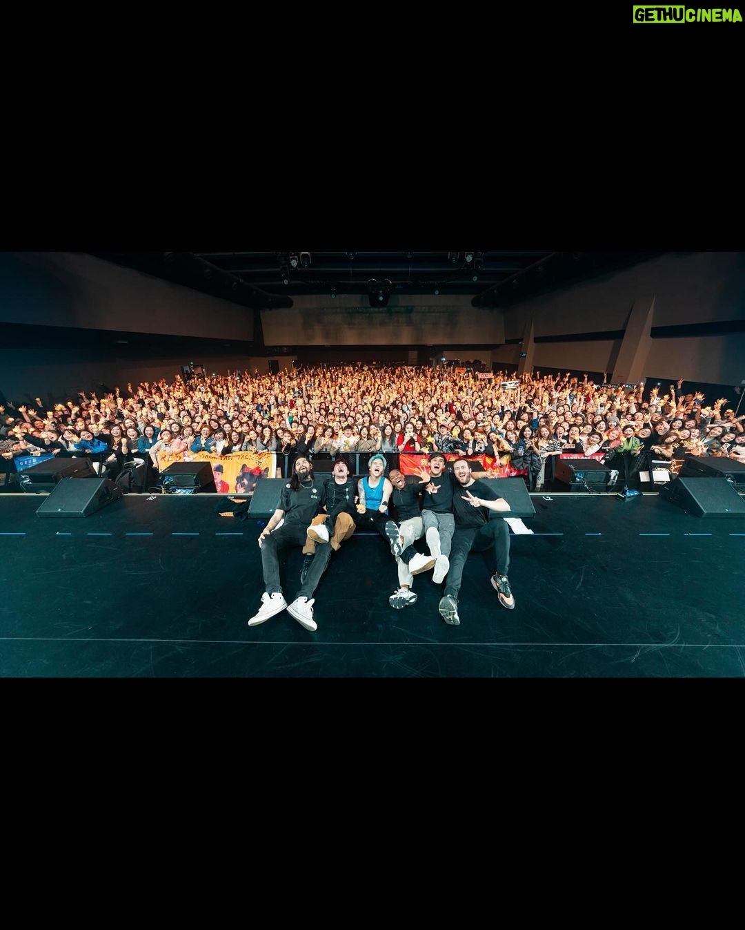 Amber Liu Instagram - NANJING!!! You guys really lit up the night AND IT WAS A TUESDAY!! I totally didnt choke on water again in the middle of a song π€π€ Im so thankful every night im able to perform and you guys always bring the energy ππ€ͺ we on stop 19 on this tour, LETS KEEP ROCKINGG!!! π€π€ CHONGQING YOUβRE UP NEXT!! #NoMoreSadSongsTour