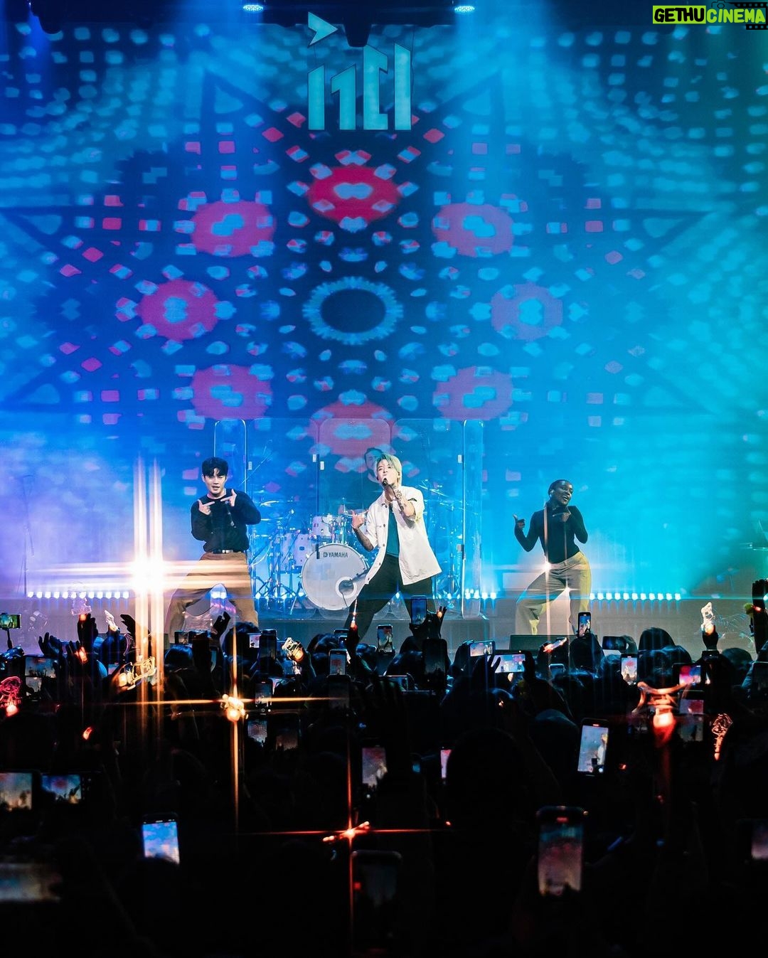Amber Liu Instagram - NANJING!!! You guys really lit up the night AND IT WAS A TUESDAY!! I totally didnt choke on water again in the middle of a song π€π€ Im so thankful every night im able to perform and you guys always bring the energy ππ€ͺ we on stop 19 on this tour, LETS KEEP ROCKINGG!!! π€π€ CHONGQING YOUβRE UP NEXT!! #NoMoreSadSongsTour