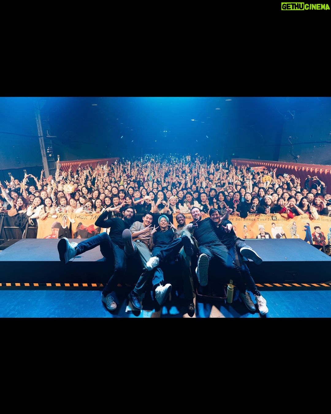 Amber Liu Instagram - TIANJIN!!! I swear i was freezing when i got to the city but last nights show was HOTTT🔥🔥 Thank you so much again and i got to try the Jian Bing Guo Zi! Also the JACKJACK STICKERS!! JJ says “thank you hoomans” 🥰 LOVE YOU GUYS 💛🧡 CHANGSHA, I’ll see you TOMORROW!! 🤘🤘 #NoMoreSadSongsTour
