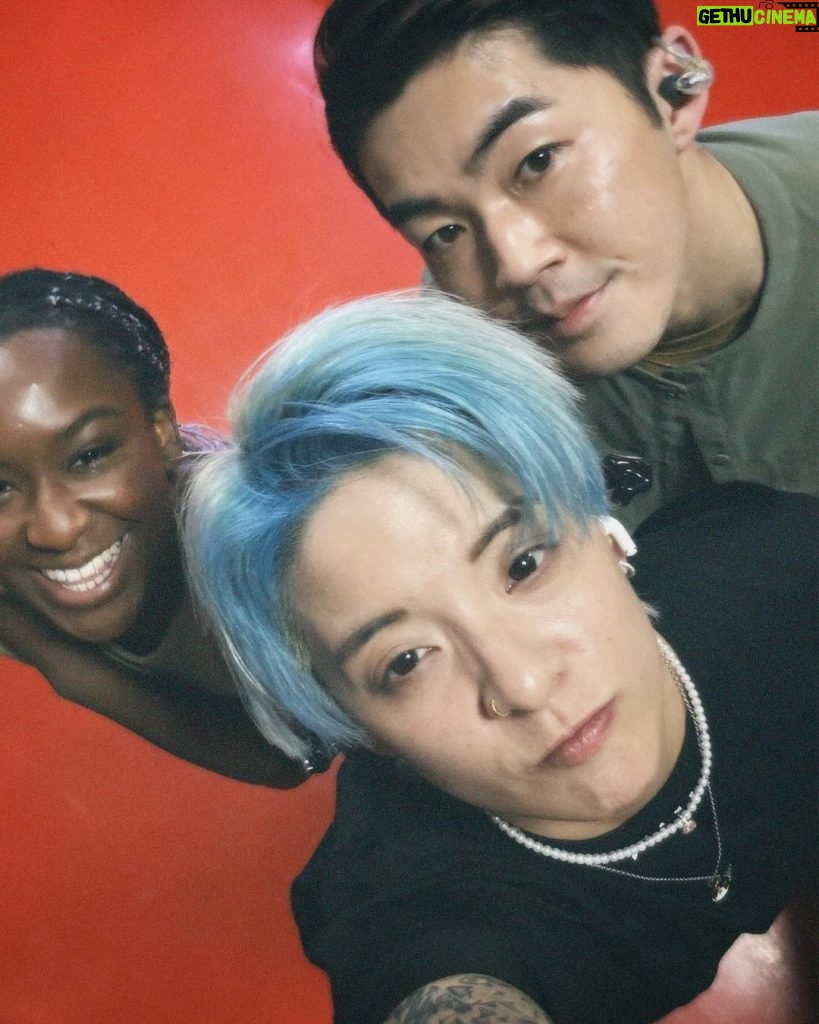 Amber Liu Instagram - TIANJIN!!! I swear i was freezing when i got to the city but last nights show was HOTTT🔥🔥 Thank you so much again and i got to try the Jian Bing Guo Zi! Also the JACKJACK STICKERS!! JJ says “thank you hoomans” 🥰 LOVE YOU GUYS 💛🧡 CHANGSHA, I’ll see you TOMORROW!! 🤘🤘 #NoMoreSadSongsTour
