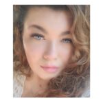 Amber Portwood Instagram - When things are seen to look down, always look ahead. #thursdayvibes #thursdaymotivation #lookingahead #alwaysahead #curlyig #igcurlshair