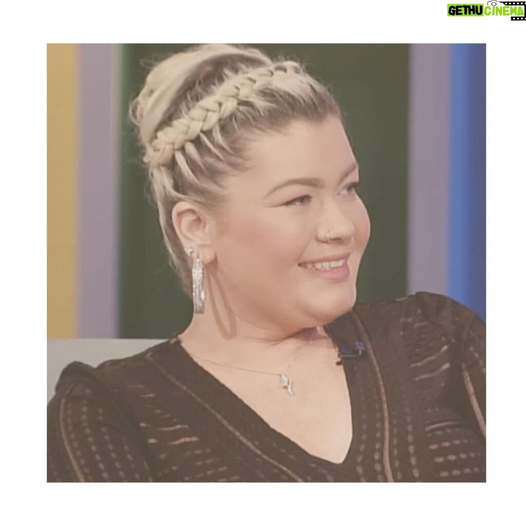 Amber Portwood Instagram - I hope you’re having an awesome Monday. I was sent this throwback picture and I really loved this hair style. #itsmonday #throwbackmonday #monday #ighairstyles #allsmiles #goodtimes #amberportwood #amberportwoodmtv