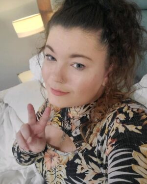 Amber Portwood Instagram - Sending you beautiful souls some good vibes for this new week ✨
.
.
.
.
.
#goodvibesonly #beautifulsoul #happymonday #newweekmotivation #amberportwood