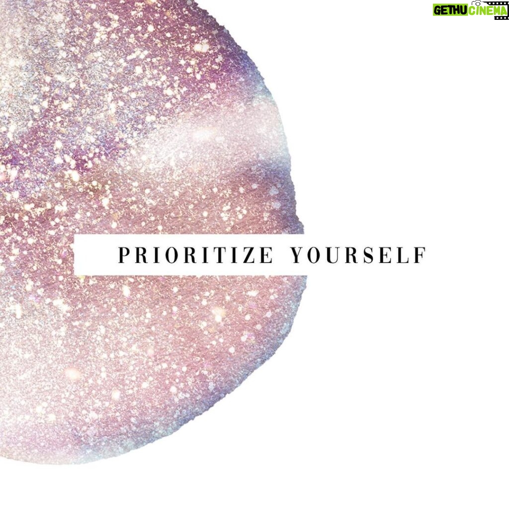 Amber Portwood Instagram - Self love is all about prioritizing yourself ♥️ taking that little bit of time to focus on your own mental and physical wellbeing 🧖‍♀️ It’s not always easy but you need to fill your cup loves 💕 . . . . . #fillyourcup #prioritizeyou #loveyourself #takingcareofme #amberportwood