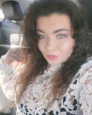 Amber Portwood Instagram - Hey guys! Did you see me on  @edailypop ?! I can’t believe February is almost here, and that means my book will be dropping very soon! Check out the link in my bio if you missed it 💞
.
.
.
.
.
#soyourecrazytoo #bookrelease #22222 #dailypop #amberportwood