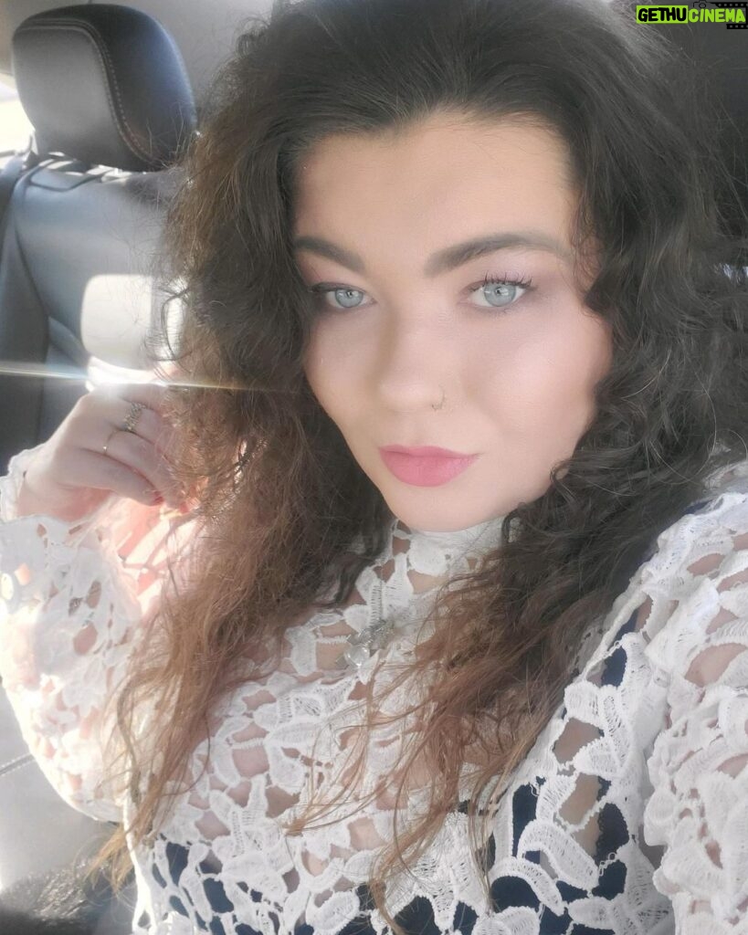 Amber Portwood Instagram - Hey guys! Did you see me on @edailypop ?! I can’t believe February is almost here, and that means my book will be dropping very soon! Check out the link in my bio if you missed it 💞 . . . . . #soyourecrazytoo #bookrelease #22222 #dailypop #amberportwood