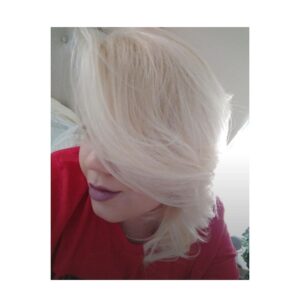 Amber Portwood Instagram - Thinking of going platinum for the holidays.. what do you guys think -  👱‍♀️ Or 👩🏻? 
.
.
.
.
.
#platinumblonde #newhairnewme #blondemama #happyholidays #teenmomog #amberportwood