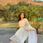 Amika Shail Instagram – How many likes for this look ? 
.
.
#amikashail #saree #travelblogger #traveling #tour #lonavala #maharashtratourism #traditional #indianlook #instagood #instalike