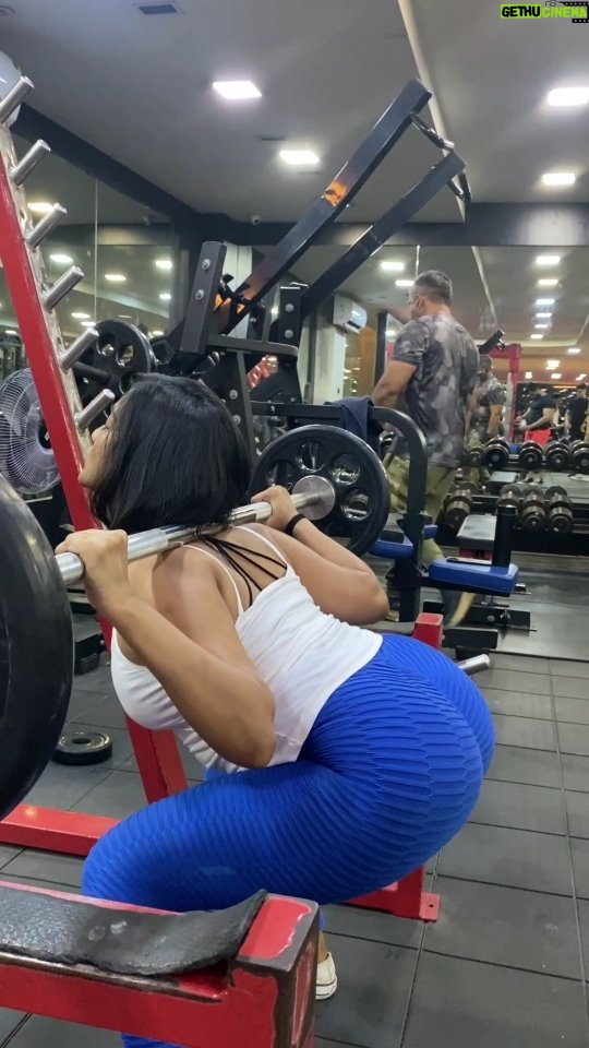 Amika Shail Instagram - Comment How many squats . . . #Amikshail #squat #fitness #gymrat #reels #instagym #trends #fitnessreels #gymgirl #legday #fitnessmotivation #legsworkout