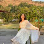 Amika Shail Instagram – How many likes for this look ? 
.
.
#amikashail #saree #travelblogger #traveling #tour #lonavala #maharashtratourism #traditional #indianlook #instagood #instalike